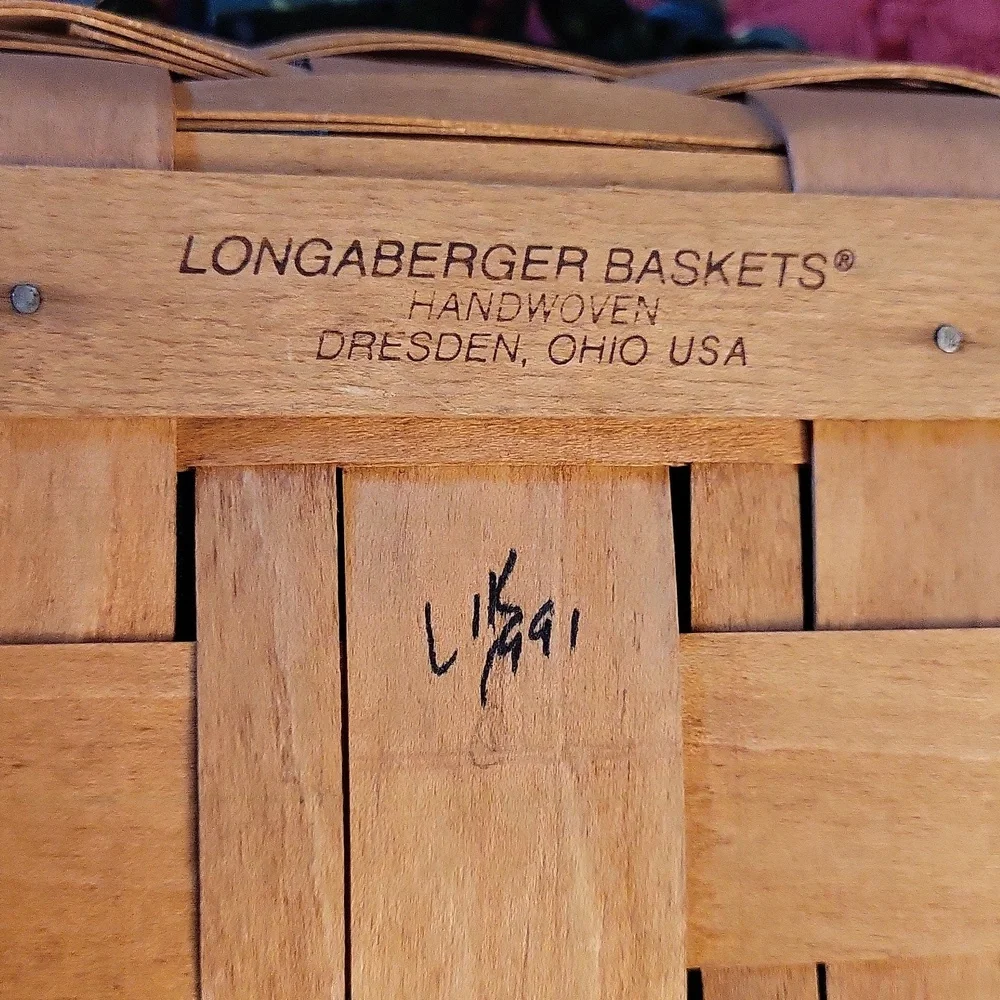 Longaberger 1995 Cake Basket w/Cloth Covered Lid - Picture 3 of 3